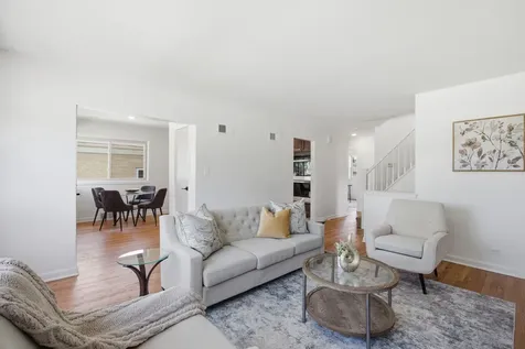 11157 Shaw Street Westchester IL 60154