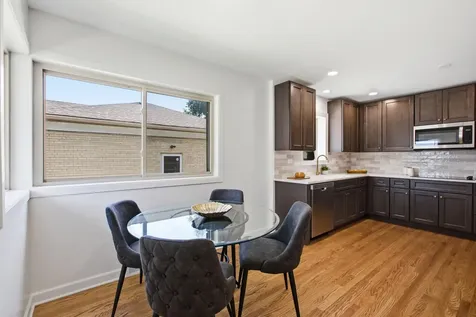 11157 Shaw Street Westchester IL 60154