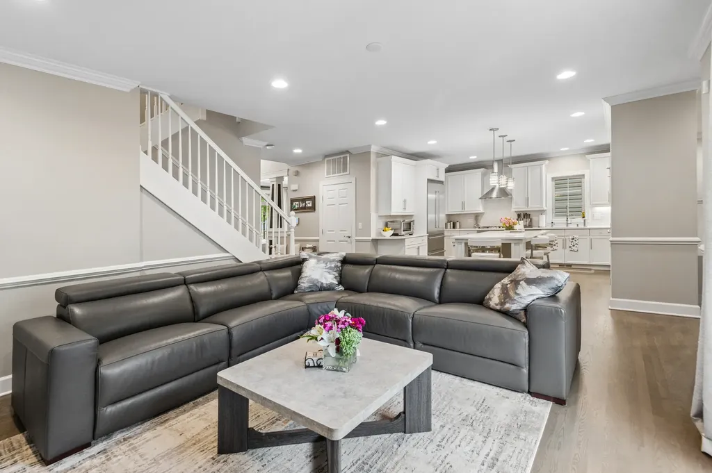 5652 North Lockwood Avenue Chicago IL 60646