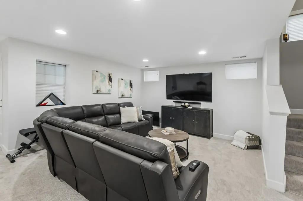 5652 North Lockwood Avenue Chicago IL 60646