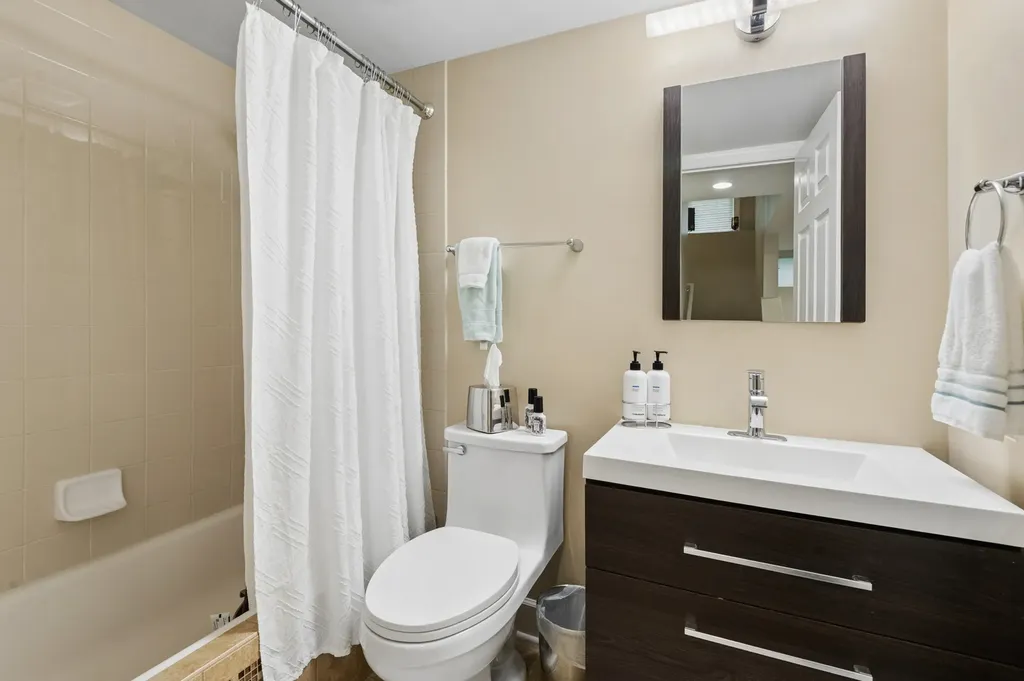 5652 North Lockwood Avenue Chicago IL 60646