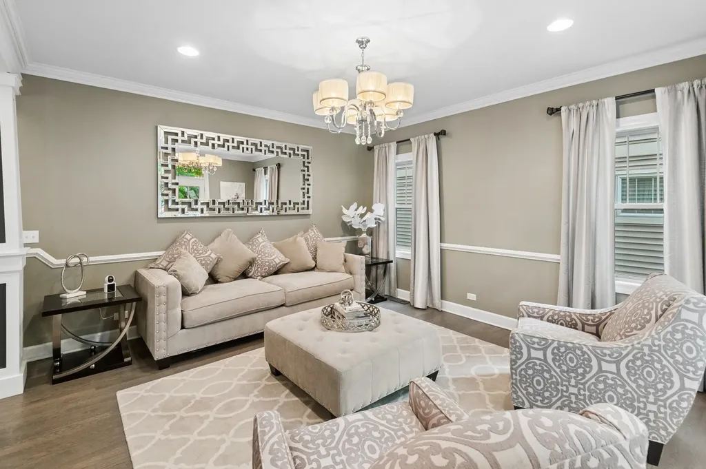 5652 North Lockwood Avenue Chicago IL 60646