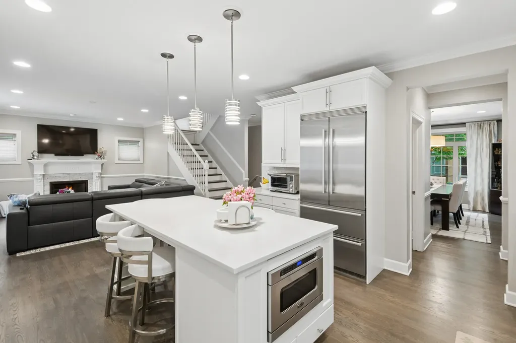 5652 North Lockwood Avenue Chicago IL 60646