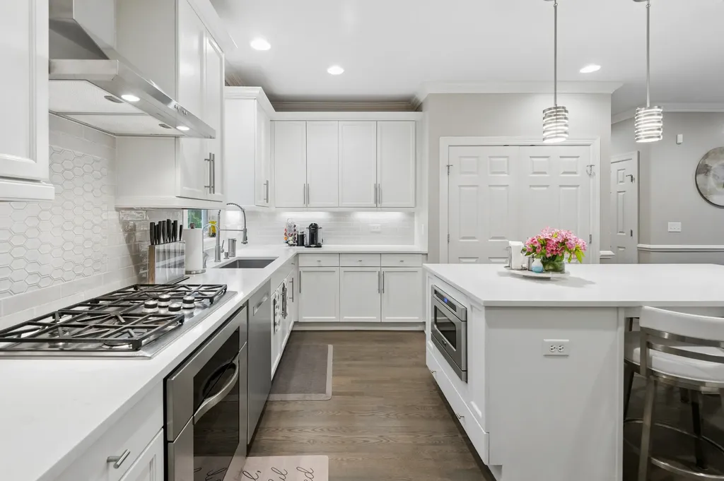 5652 North Lockwood Avenue Chicago IL 60646