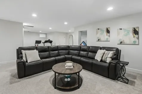5652 North Lockwood Avenue Chicago IL 60646