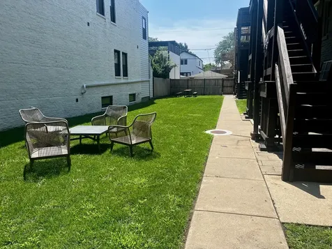 5325 North Damen Avenue Chicago IL 60625