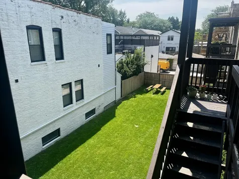 5325 North Damen Avenue Chicago IL 60625
