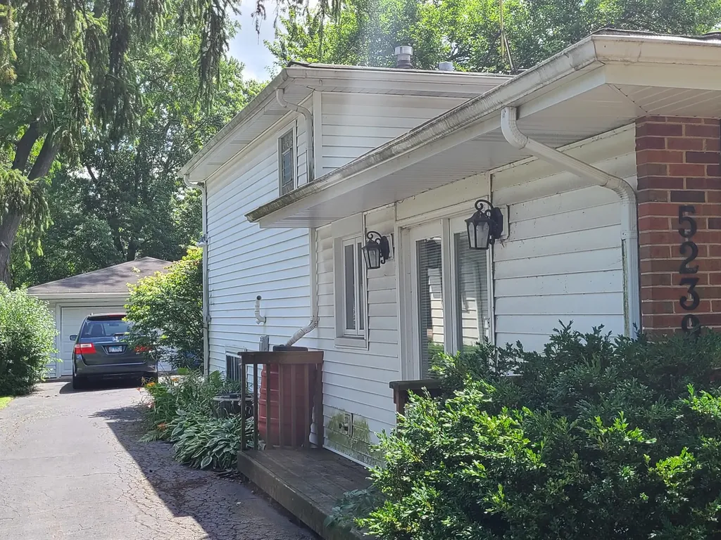 5239 Cumnor Road Downers Grove IL 60515