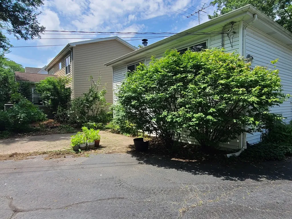 5239 Cumnor Road Downers Grove IL 60515