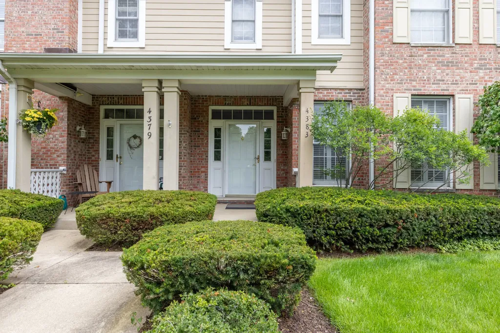 4383 Canterbury Court St. Charles IL 60174