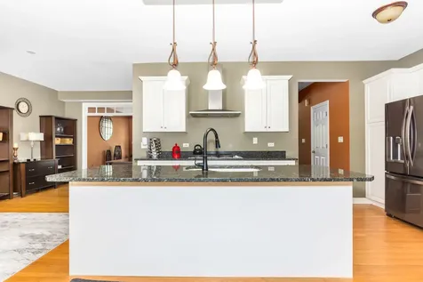 4383 Canterbury Court St. Charles IL 60174