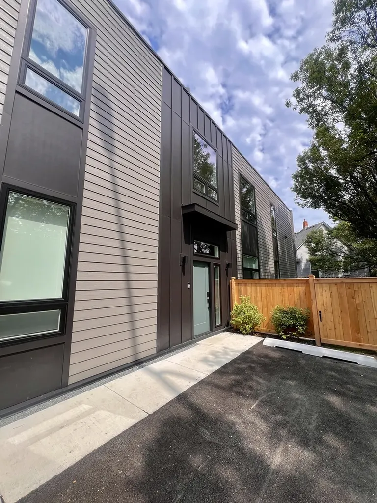 3947 West Dakin Street Chicago IL 60618