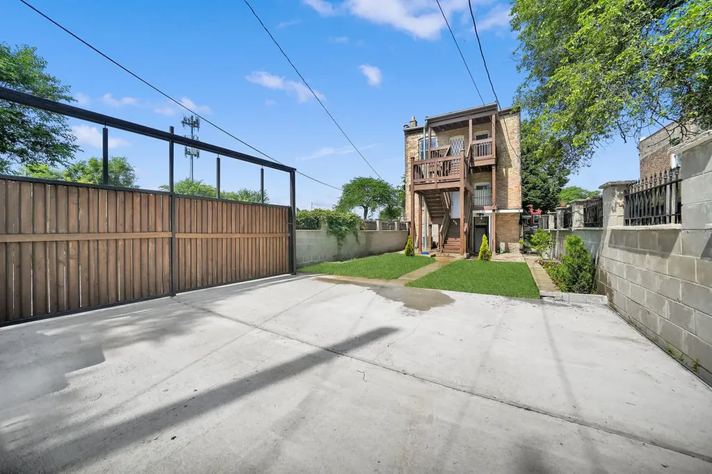 2139 South Homan Avenue Chicago IL 60623