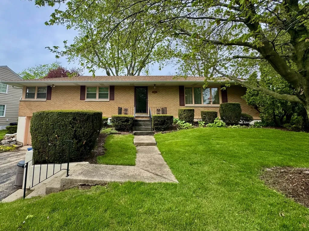 303 Gayle Avenue Dekalb IL 60115