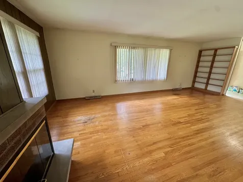 303 Gayle Avenue Dekalb IL 60115