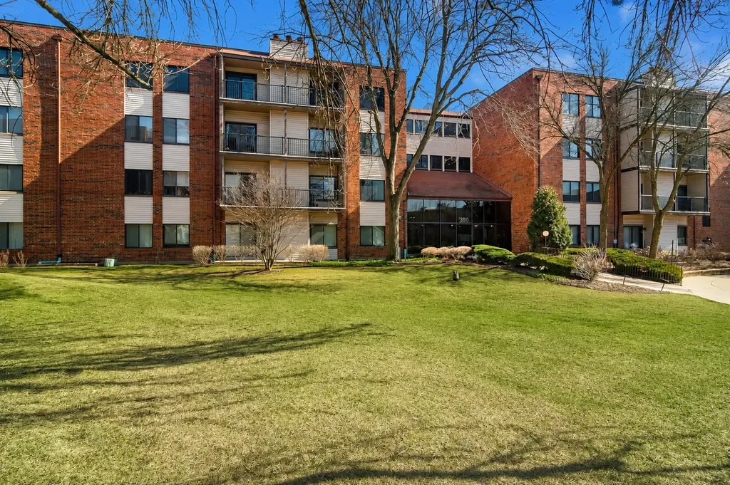 3030 Pheasant Creek Drive Northbrook IL 60062