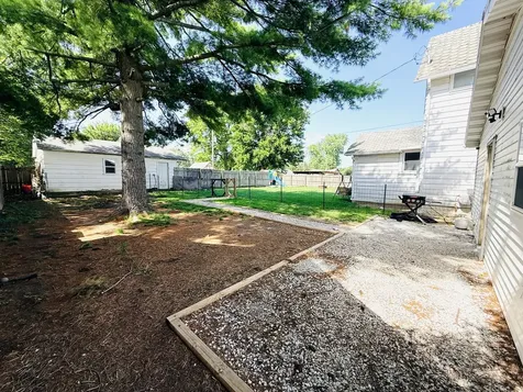 411 West Washington Street Hoopeston IL 60942