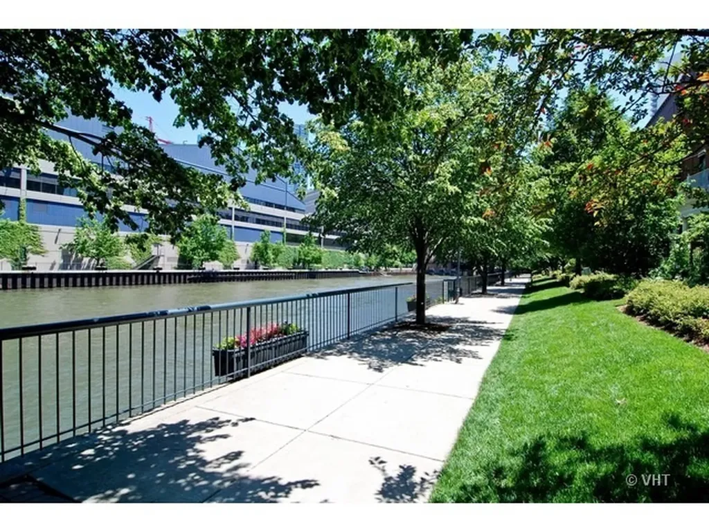 501 North Clinton Street Chicago IL 60654