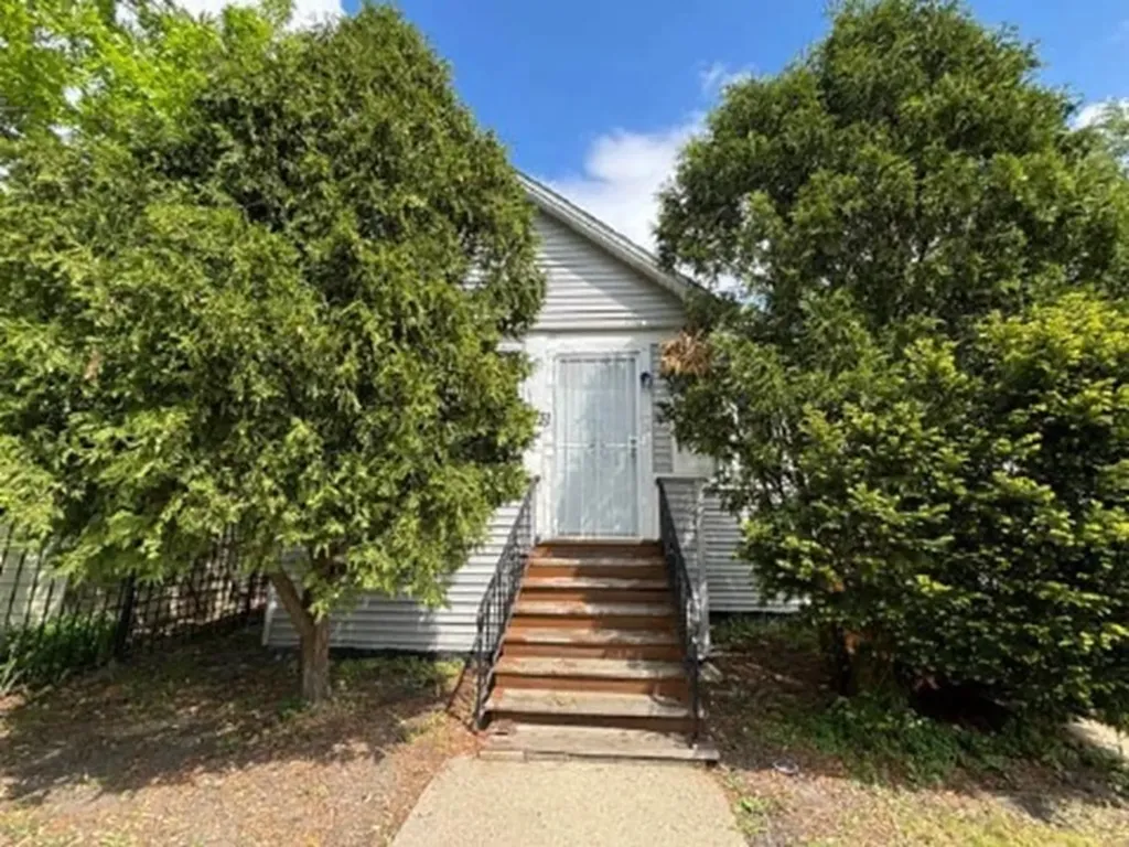 10731 South Eggleston Avenue Chicago IL 60628