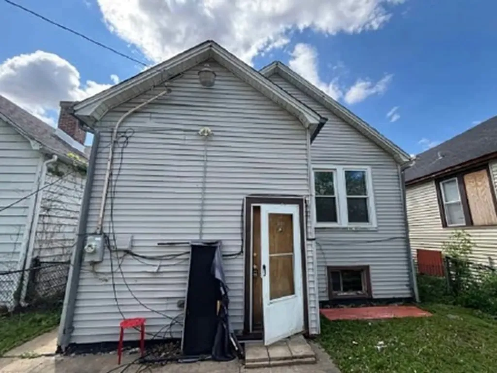 10731 South Eggleston Avenue Chicago IL 60628