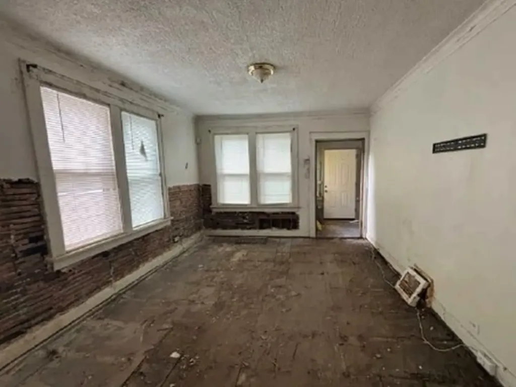 10731 South Eggleston Avenue Chicago IL 60628
