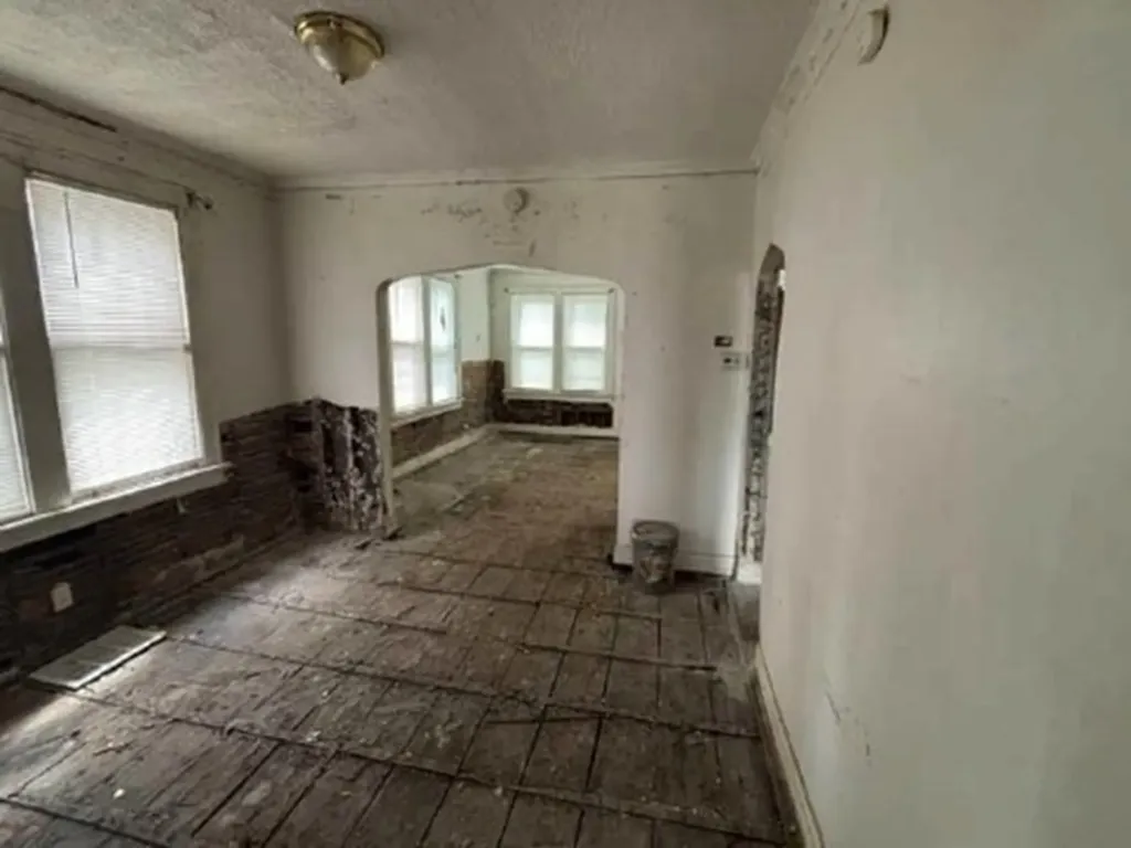 10731 South Eggleston Avenue Chicago IL 60628
