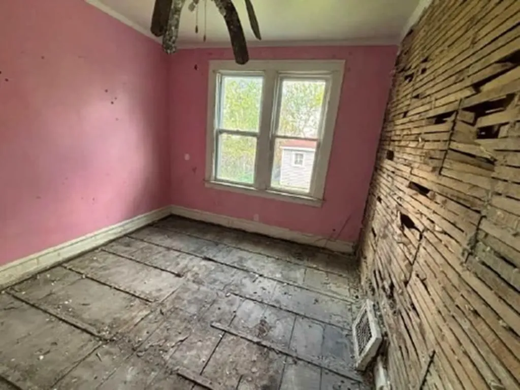 10731 South Eggleston Avenue Chicago IL 60628