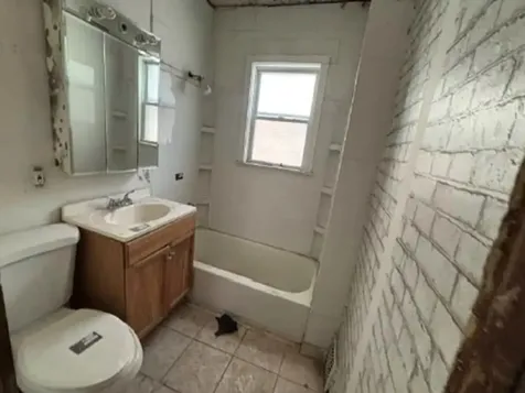 10731 South Eggleston Avenue Chicago IL 60628