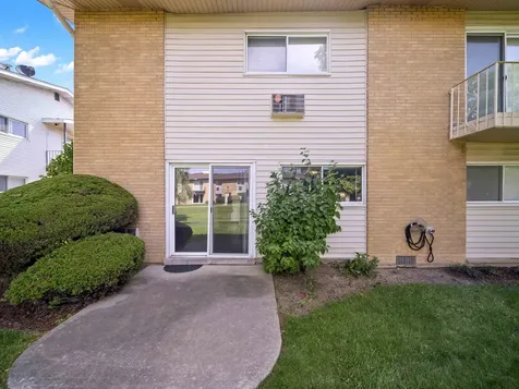 8820 North Western Avenue Des Plaines IL 60016