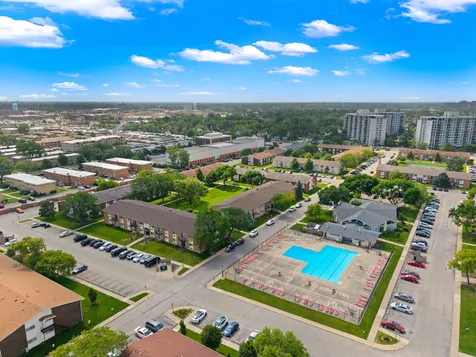8820 North Western Avenue Des Plaines IL 60016