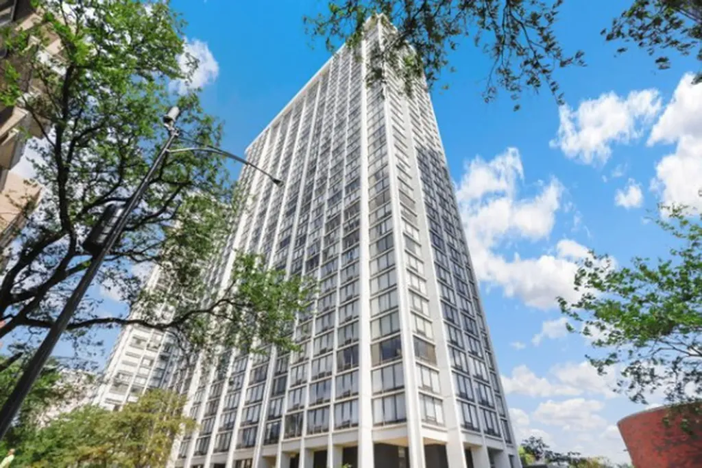 5445 North Sheridan Road Chicago IL 60640