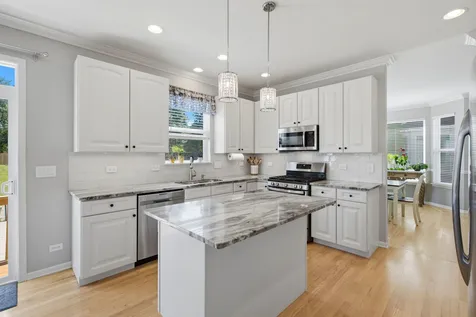 2457 Bryn Mawr Lane Crystal Lake IL 60014