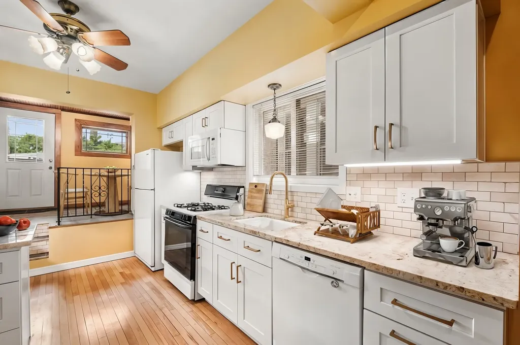 4938 North Hamlin Avenue Chicago IL 60625
