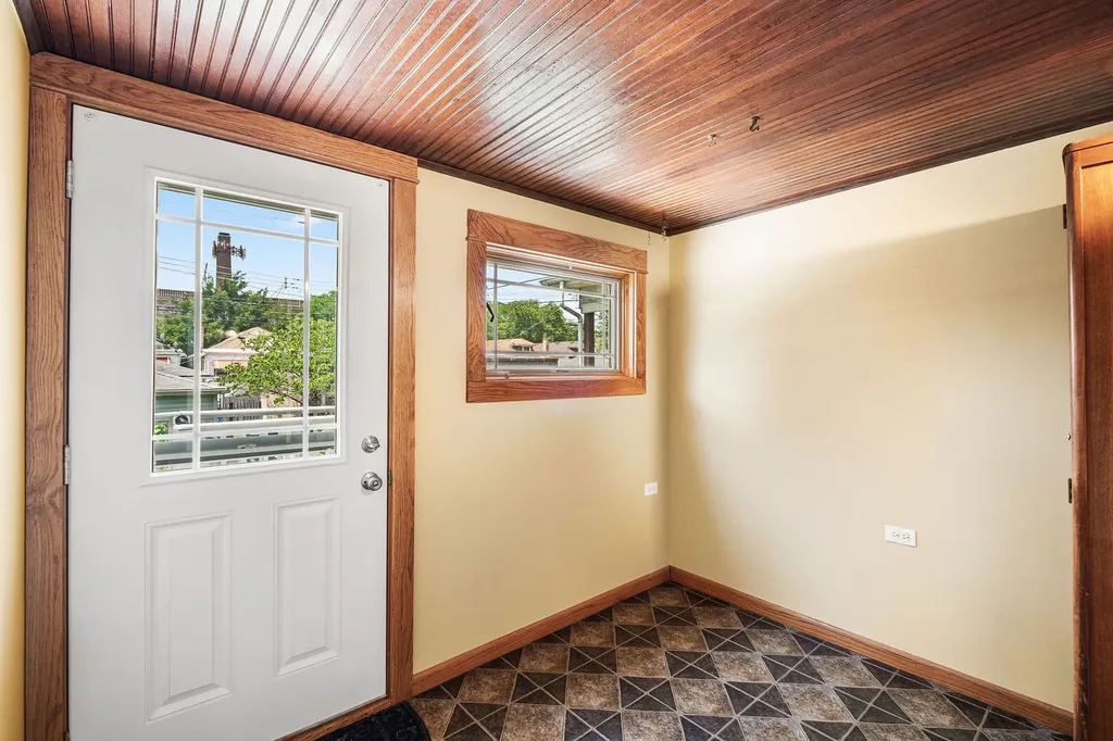 4938 North Hamlin Avenue Chicago IL 60625