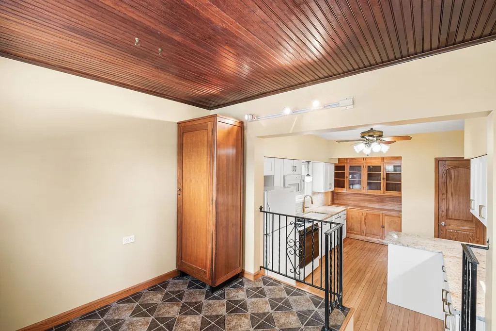 4938 North Hamlin Avenue Chicago IL 60625