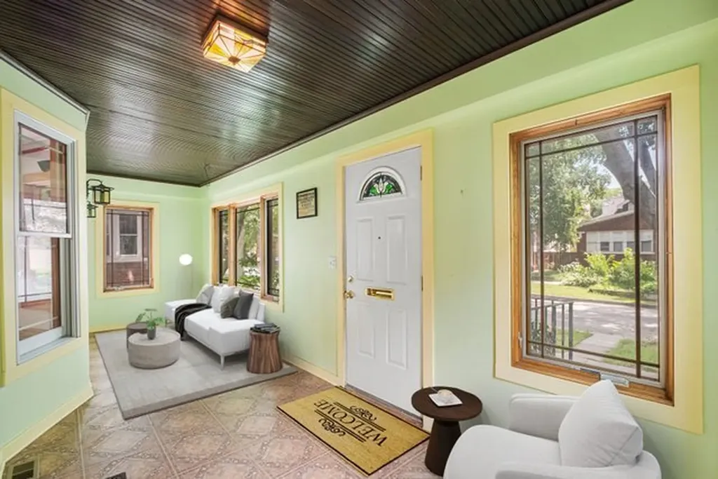 4938 North Hamlin Avenue Chicago IL 60625