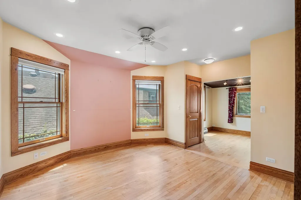 4938 North Hamlin Avenue Chicago IL 60625