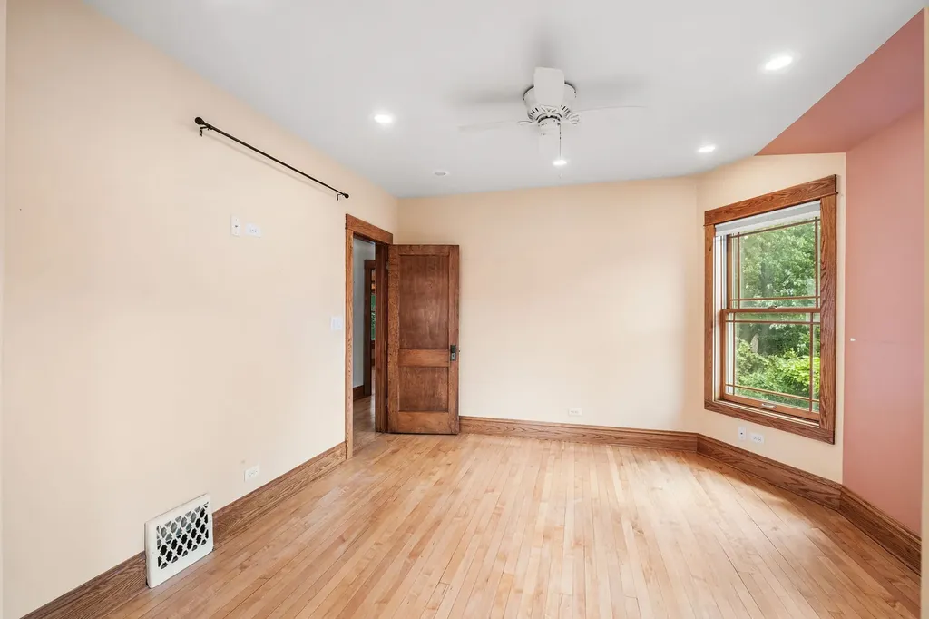 4938 North Hamlin Avenue Chicago IL 60625