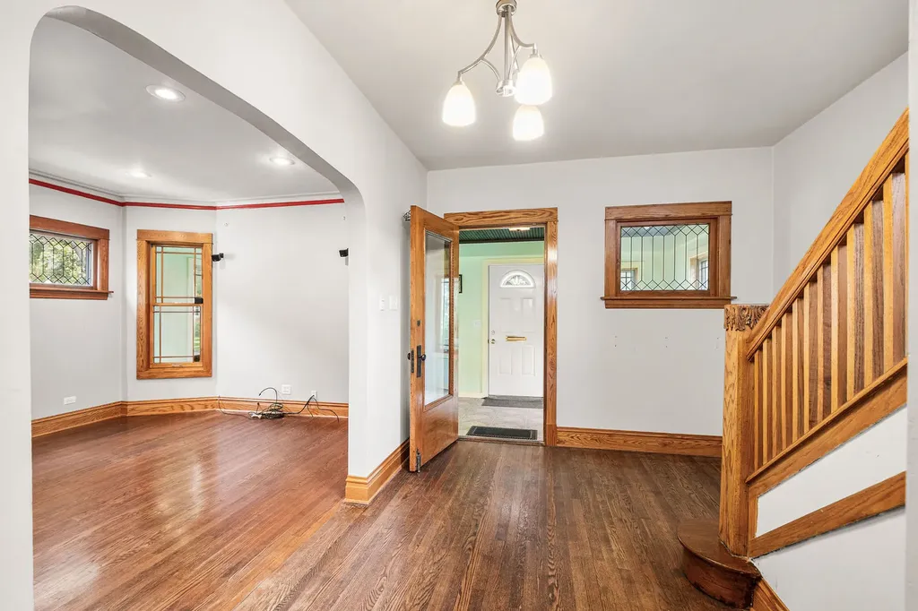 4938 North Hamlin Avenue Chicago IL 60625