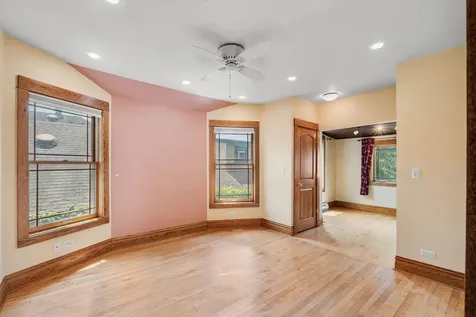 4938 North Hamlin Avenue Chicago IL 60625