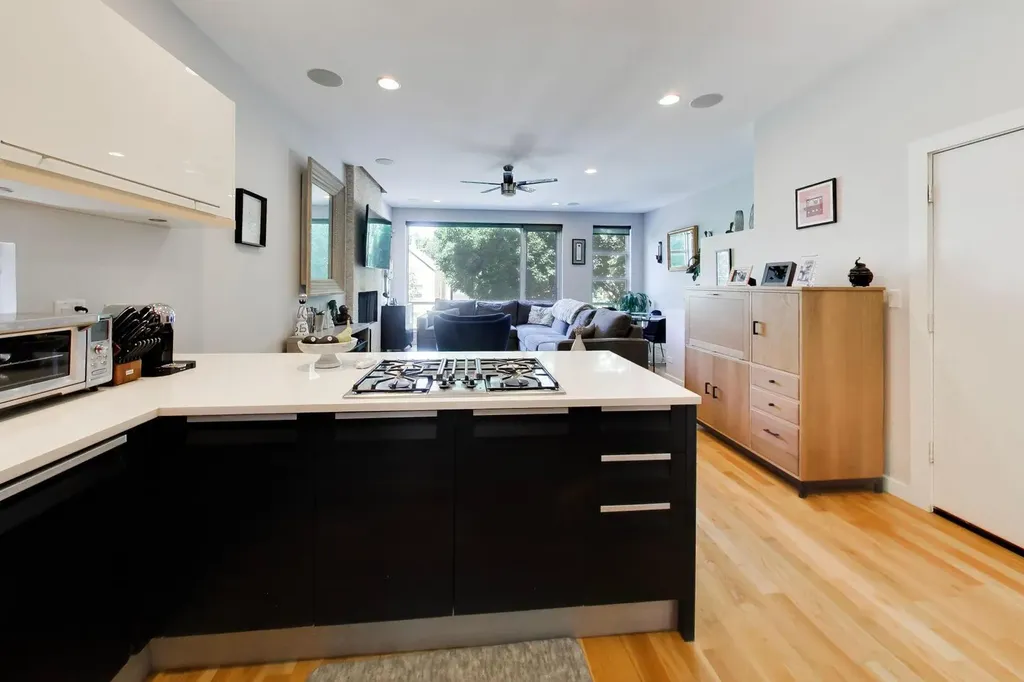 879 North Marshfield Avenue Chicago IL 60622