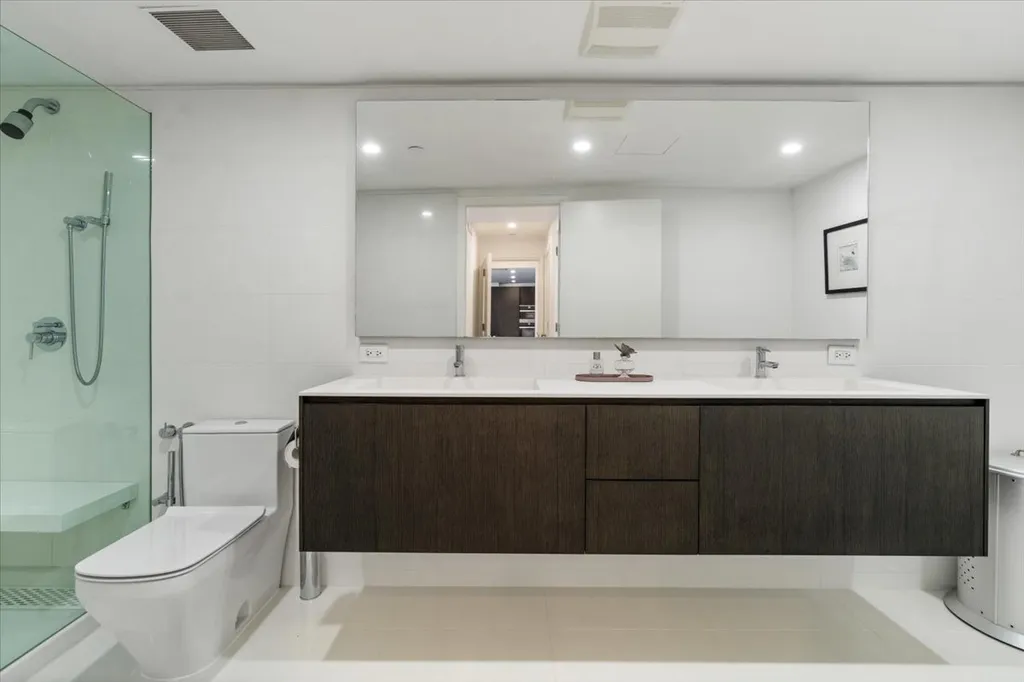161 East Chicago Avenue Chicago IL 60611