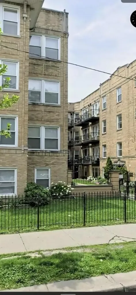 4810 North Avers Avenue Chicago IL 60625