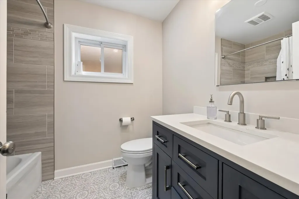 6429 South Tripp Avenue Chicago IL 60629