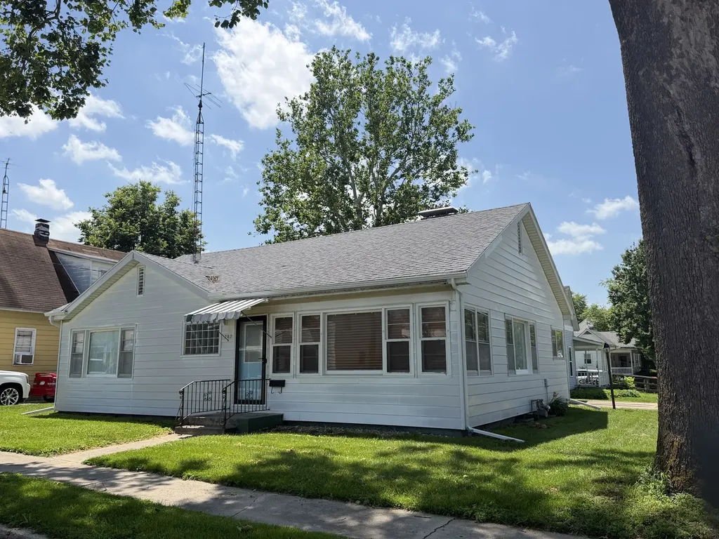 202 South William Street Farmer City IL 61842