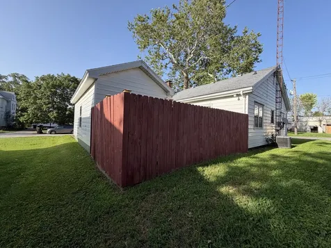 202 South William Street Farmer City IL 61842
