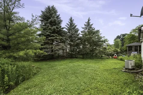 90 Sandhurst Road Mundelein IL 60060