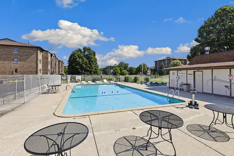 10420 Circle Drive Oak Lawn IL 60453