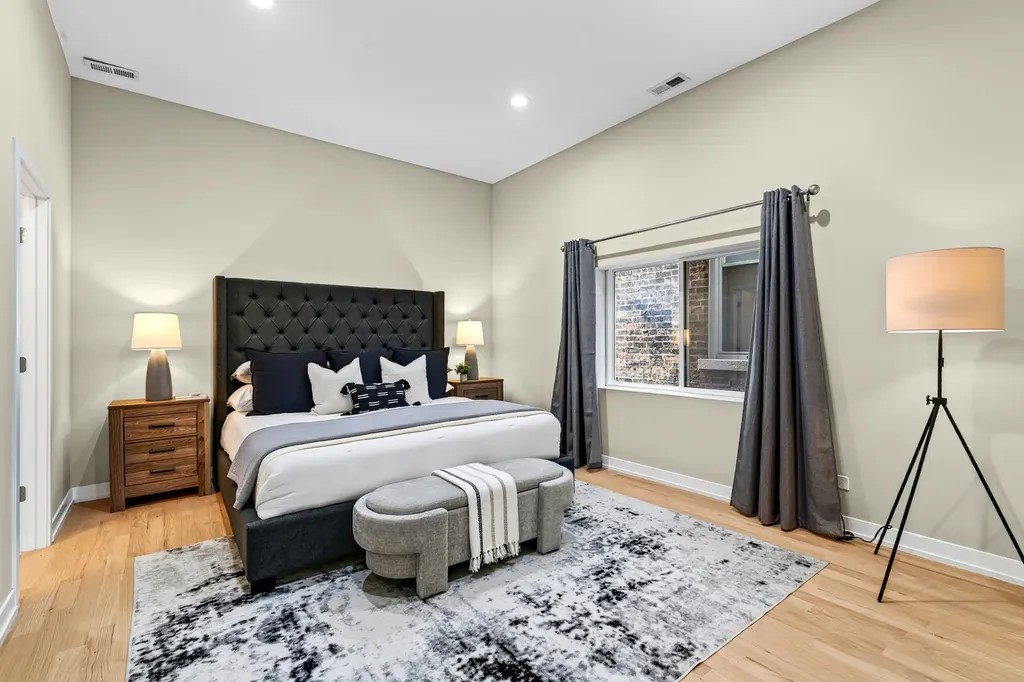 2534 West Haddon Avenue Chicago IL 60622