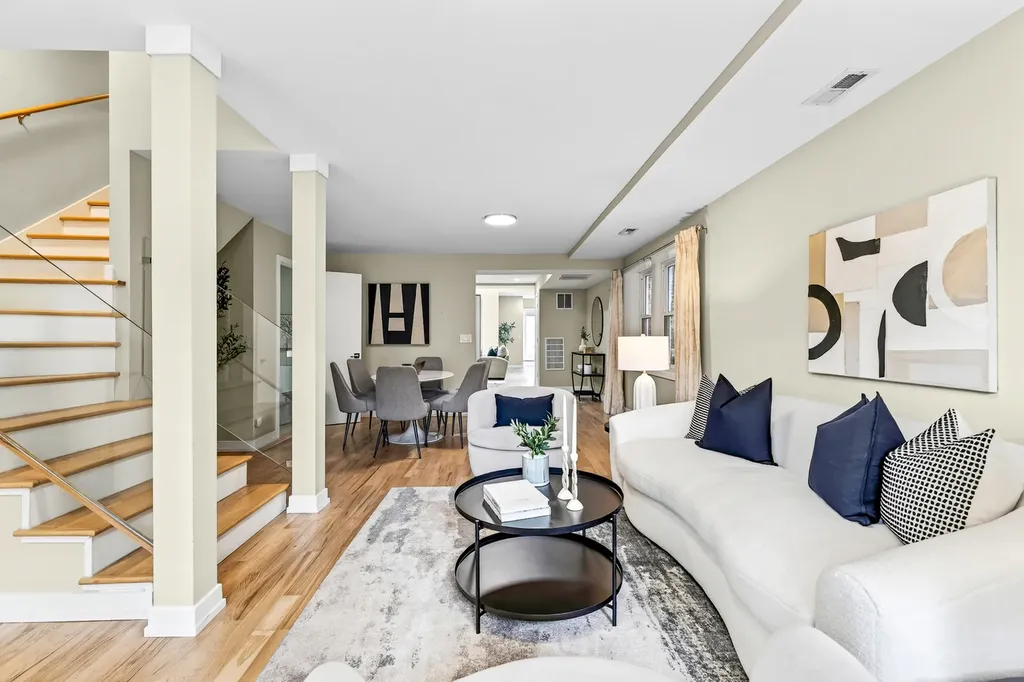 2534 West Haddon Avenue Chicago IL 60622